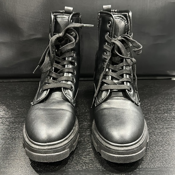 Bamboo Black Lace-Up Boots - 7.5 - Picture 5 of 7
